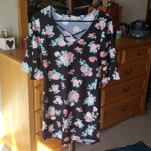Ultra Flirt Tops - EUC Ultra Flirt Criss-Cross Top